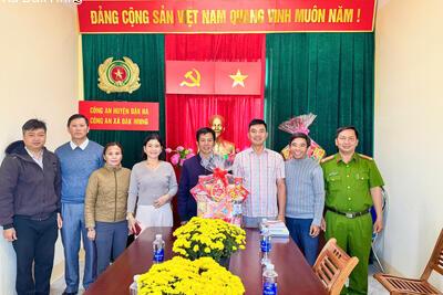 Thường trực Đảng ủy - HĐND - UBND xã Đăk Hring thăm, chúc Tết Công an xã, Ban Chỉ huy Quân sự xã, Trạm Y tế xã Đăk Hring