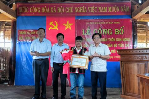 Xã Đăk Hring tổ chức Lễ công bố thôn Kon Mong đạt bộ tiêu chí thôn (làng) nông thôn mới vùng đồng bào dân tộc thiểu số